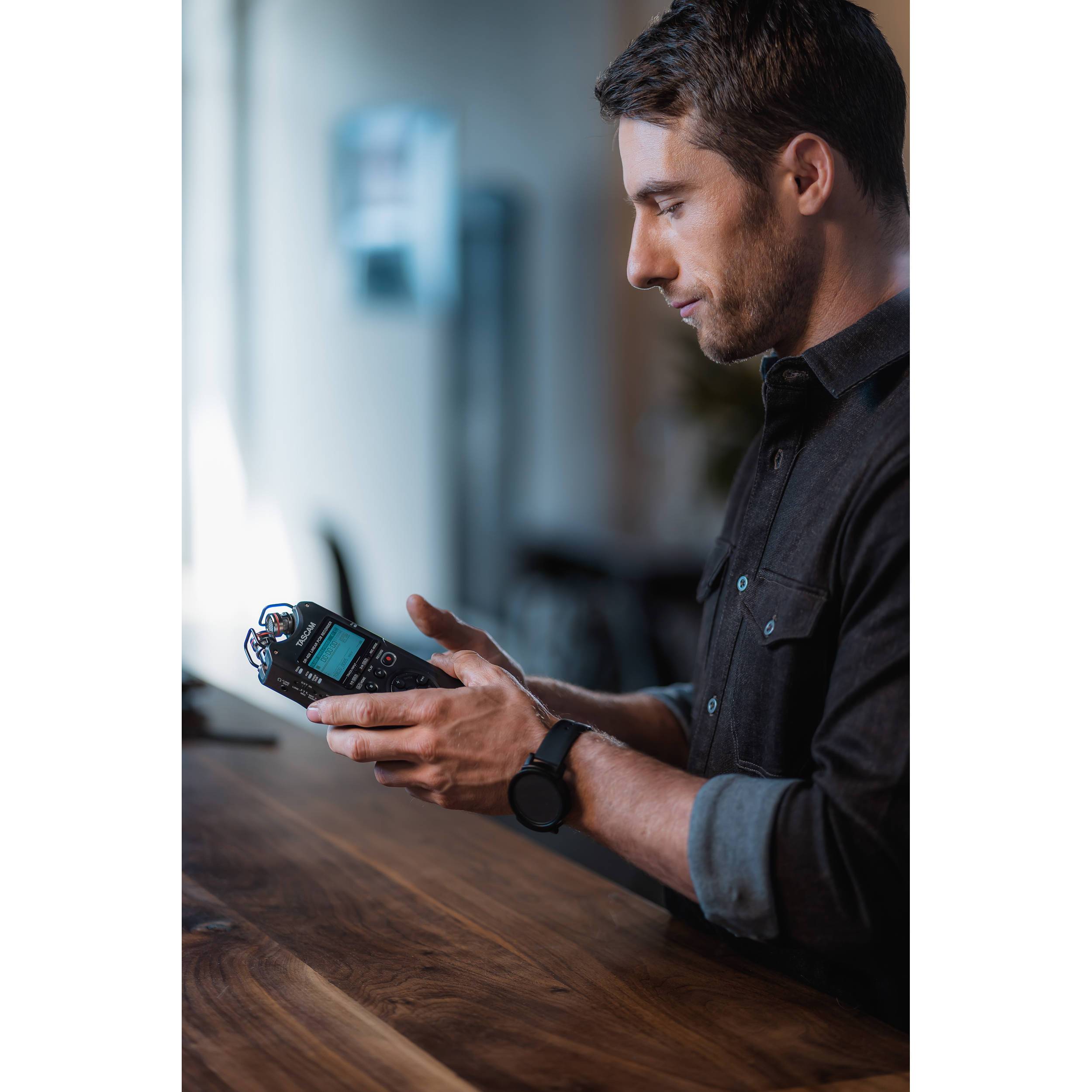 Tascam DR-40X Grabador Portátil de 4 Canales e Interfaz de Audio USB Grabadoras Portátiles TASCAM